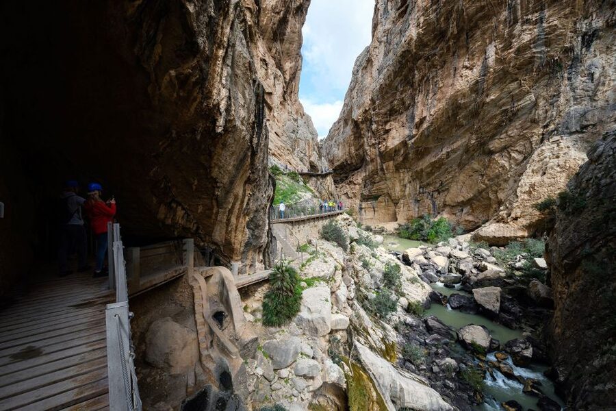 Caminito del Rey: Guided Tour with 1 Drink and Shuttle Bus - Sillon del Rey and the first look at the gorge