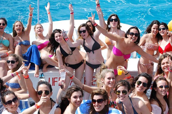 Cancun Adults Only Party Cruise to Isla Mujeres with Open Bar - Getting to Playa Langosta and checking in