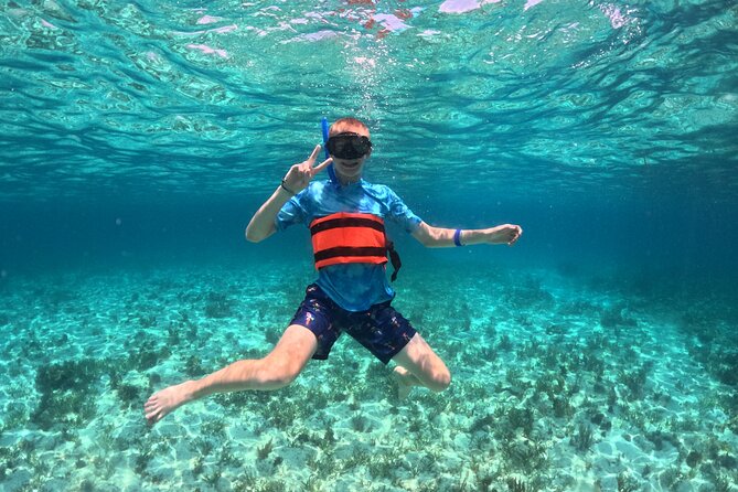 Cancun Catamaran: Isla Mujeres, Snorkeling, Drinks & Buffet Lunch - The beach-club buffet and the late lunch problem