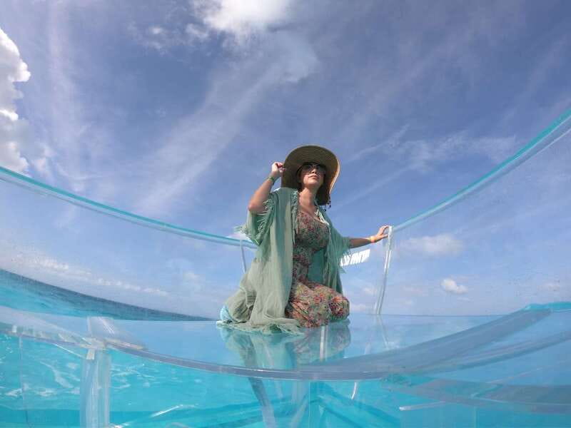 Cancun: Transparent Boat Tour with Drinks - Looking through the boat in Cancun