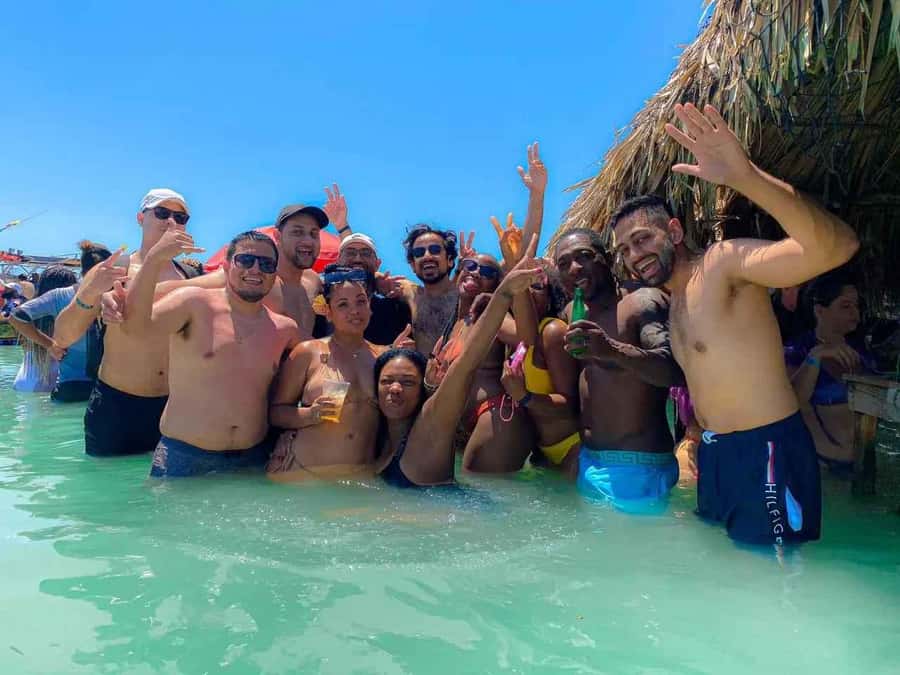 Cartagena: 5 Rosario Islands, Full party with drinks, Snorkeling and lunch - Is $132 a fair price?