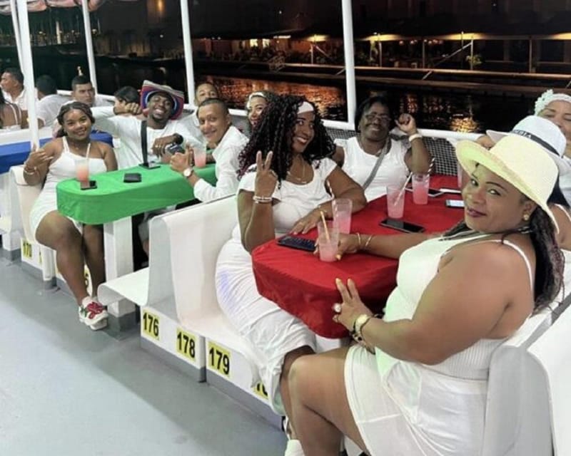 Cartagena: Buffet & party night,cocktails sailing in the bay - Booking details that matter on the night