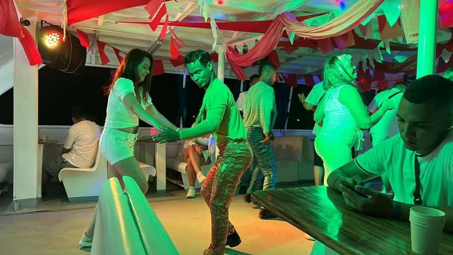 Cartagena: Buffet & party night,cocktails sailing in the bay - Music, dancers, and the party atmosphere