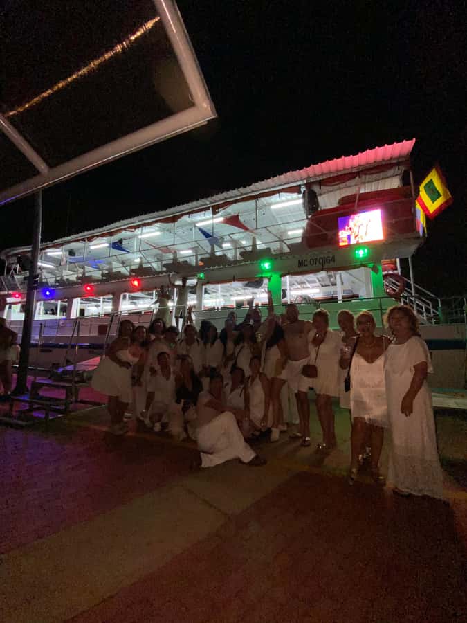 Cartagena: Buffet & party night,cocktails sailing in the bay - The return ride and final views