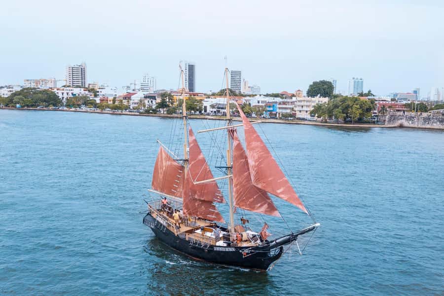 Cartagena, CO: Sunset Skyline Pirate Boat Tour with Drinks - Finding the sunset over Cartagena’s bay