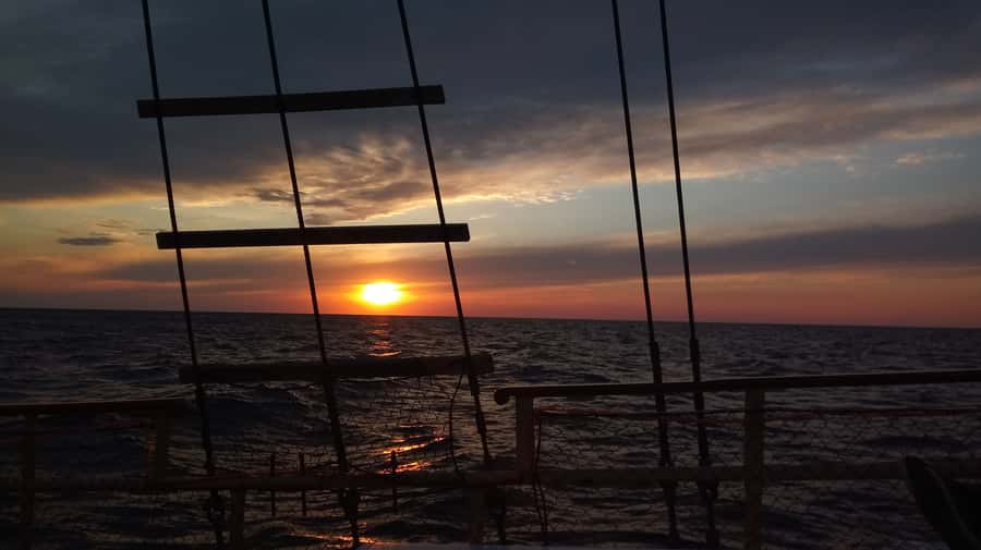 Cartagena, CO: Sunset Skyline Pirate Boat Tour with Drinks - What the $50 price really gets you