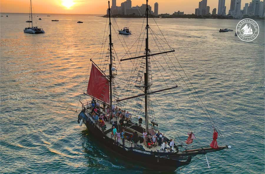 Cartagena, CO: Sunset Skyline Pirate Boat Tour with Drinks - Meeting the crew at Pegasus Pier