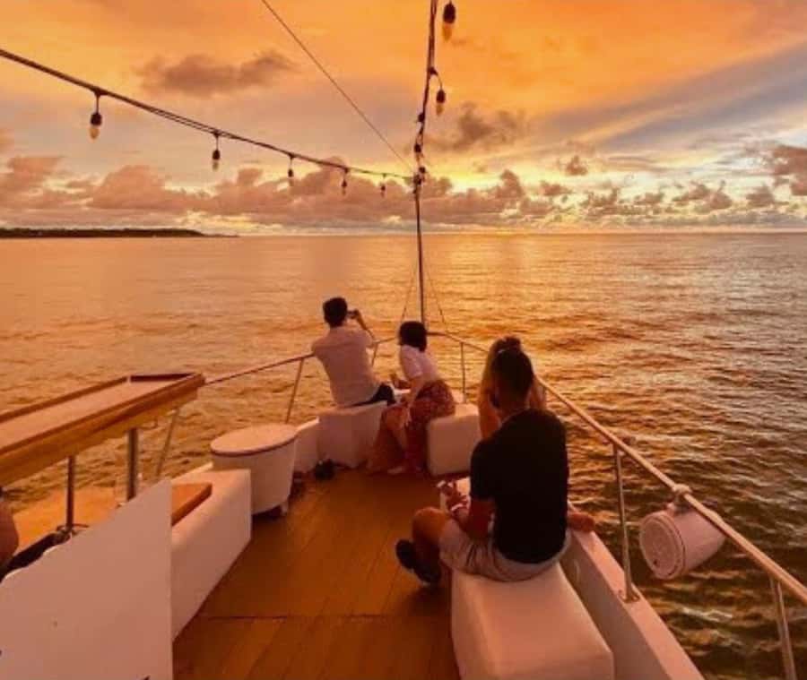 Cartagena de Indias: Sunset Cruise Open Bar with Dance Show - From welcome cocktail to dance floor