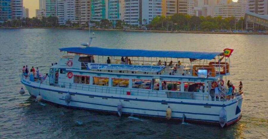 Cartagena de Indias: Sunset Cruise Open Bar with Dance Show - Getting to Door 4 without losing time