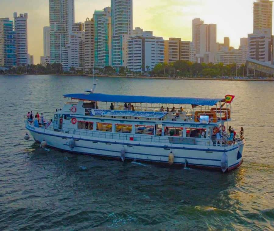 Cartagena de Indias: Sunset Cruise Open Bar with Dance Show - What you see between Manga and Bocagrande