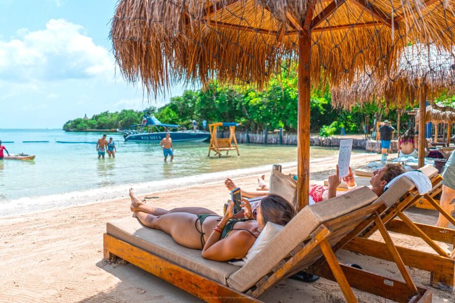 Cartagena: Islabela Islands Boat Trip with Lunch & Cocktail - The speedboat ride to Islabela