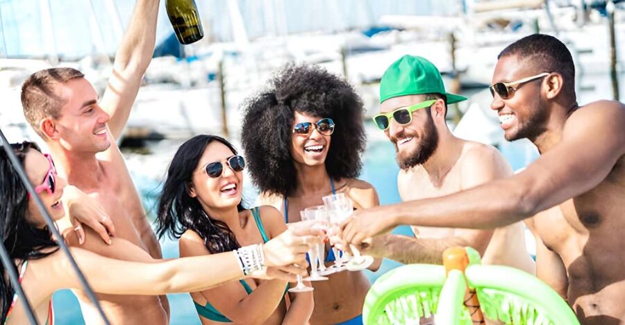 Cartagena: Party Boat to Cholon Beach with 2 Drinks & Lunch - Lunch with three simple choices