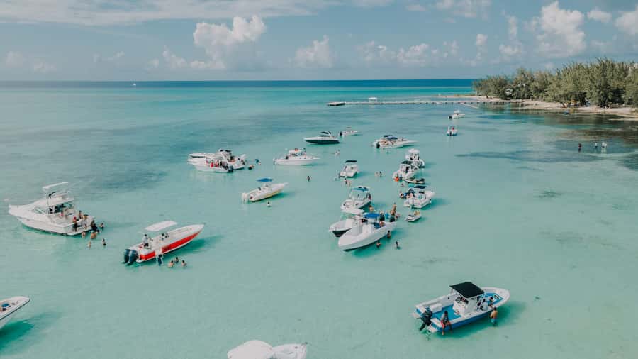 Cartagena: Party Boat to Cholon Beach with 2 Drinks & Lunch - Guide support and the feel of the day
