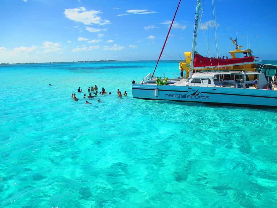 Cartagena: Party Boat to Cholon Beach with 2 Drinks & Lunch - Who will get the most from the $129 price