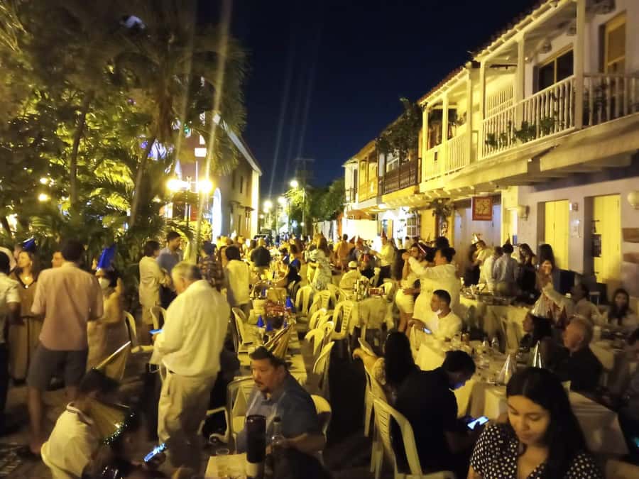 Cartagena: Party Bus Tour In Cartagena - Bringing children on an adult-style ride