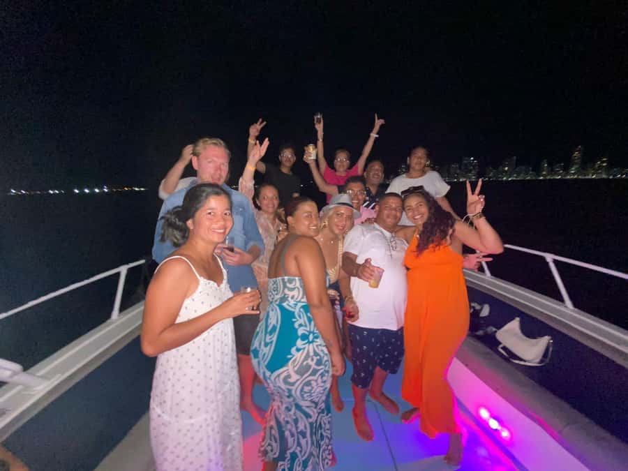 Cartagena: Speed Boat Party on the Bay with open bar - The open bar and the real value of $24