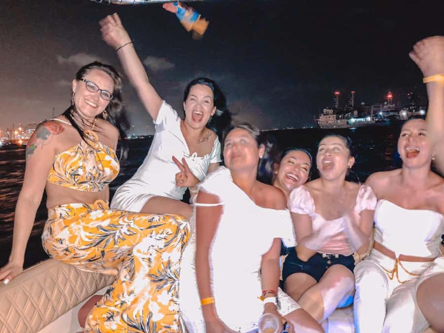 Cartagena: Speed Boat Party on the Bay with open bar - Booking flexibility and practical details