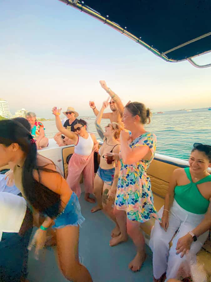 Cartagena: Speed Boat Party on the Bay with open bar - What the two-hour route feels like