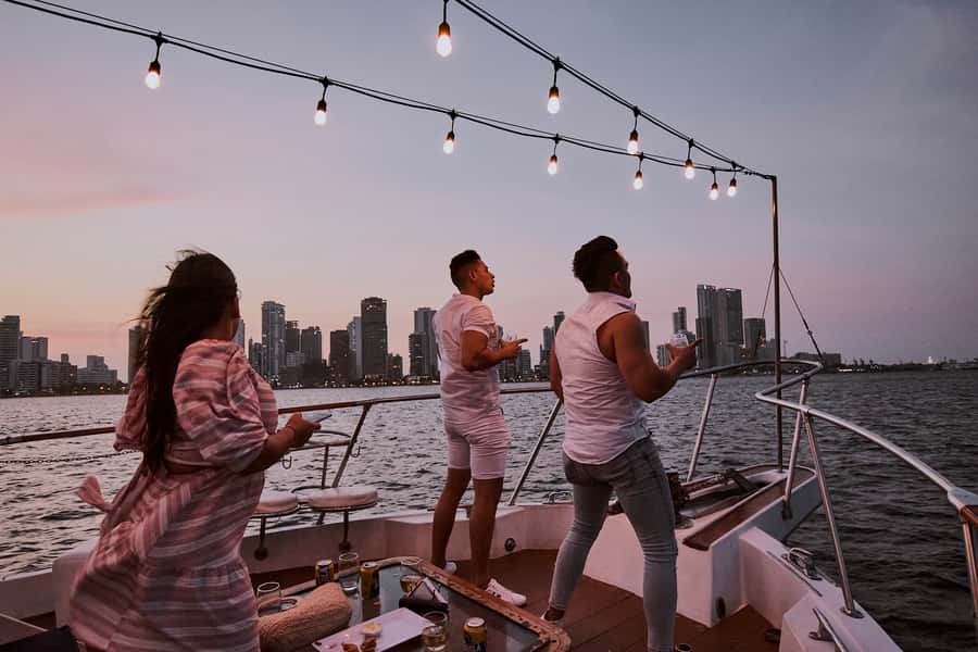 Cartagena: Sunset Cruise with Open Bar - From La Bodeguita Pier to Bocagrande