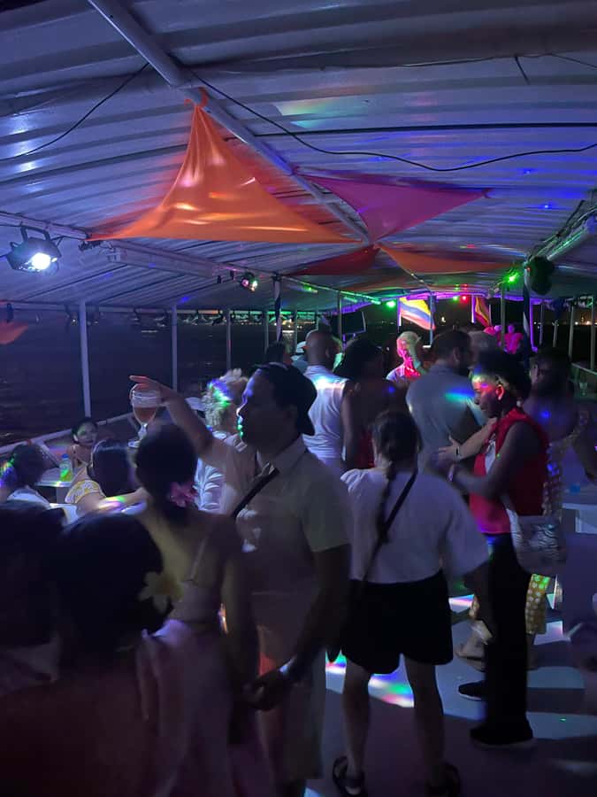 Cartagena: White Night Boat Tour with Dinner and Open Bar - Why the Bequia Eagle works for a Cartagena night out