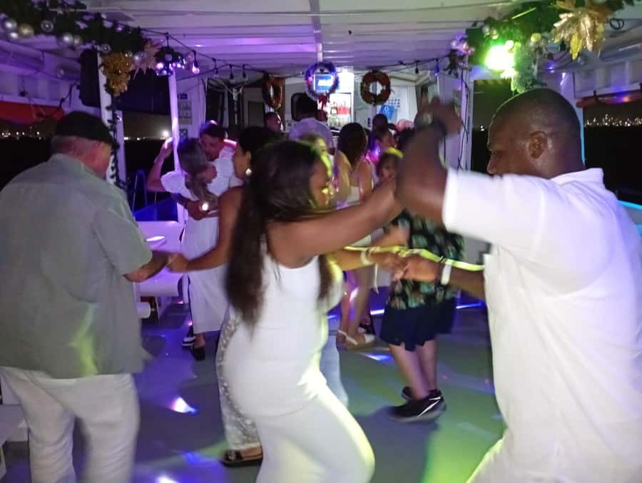 Cartagena: White Night Boat Tour with Dinner and Open Bar - Is $78 a fair price?