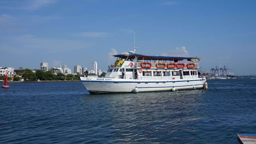 Cartagena: White Night Boat Tour with Dinner and Open Bar - Who will enjoy this night most?