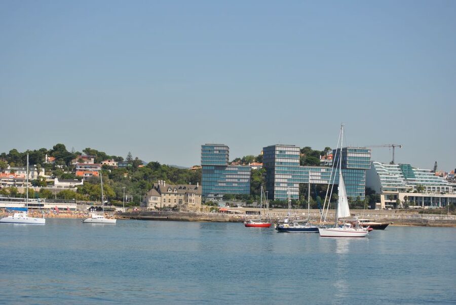 Cascais: Sailing Tour with Drink - Sail toward Lisbon for a different view