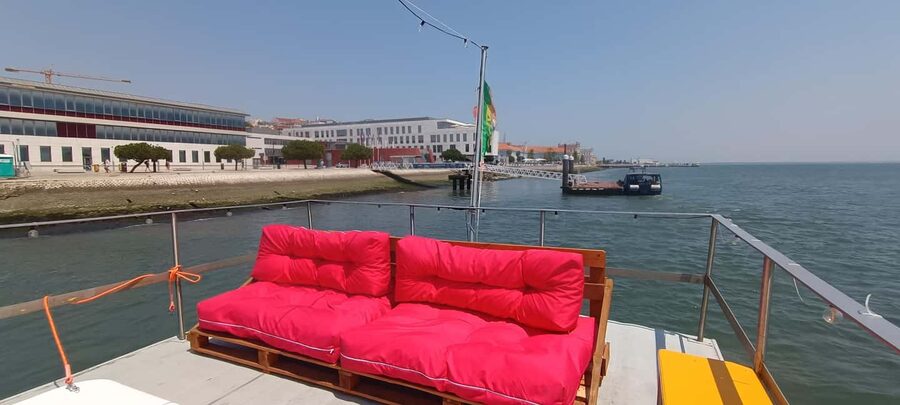 Cascais: Sunset Cruise to Lisbon with Open Bar - Starting at Pier C in Cascais Marina