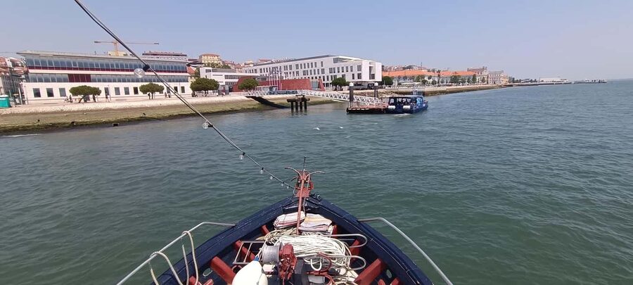 Cascais: Sunset Cruise to Lisbon with Open Bar - Santo António da Barra and São Julião da Barra