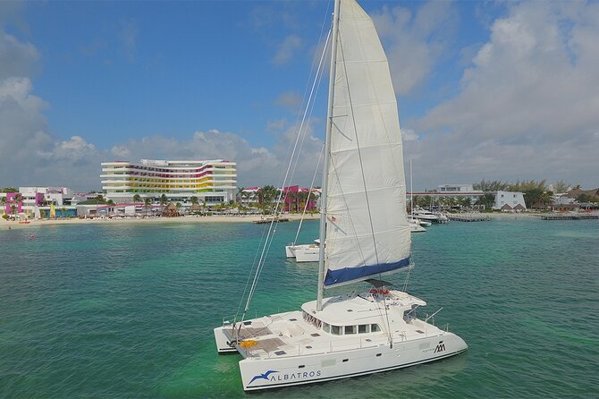 Catamaran Albatros Platinum & Beach club & Open bar & Isla Mujeres - Snorkeling at El Meco reef
