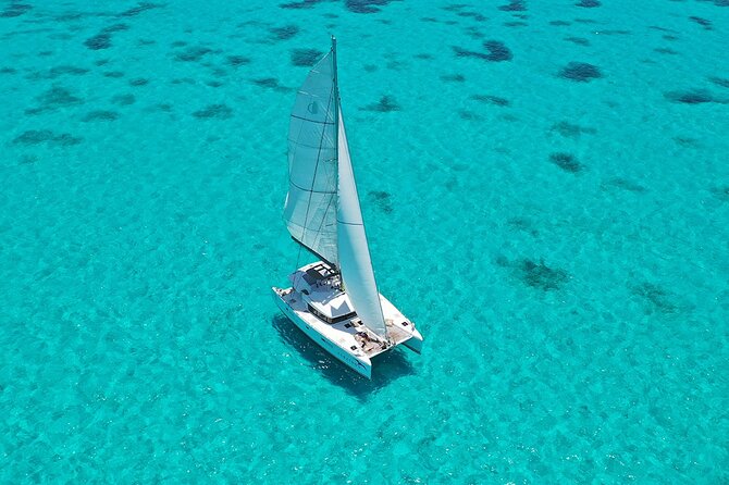 Catamaran Albatros Platinum & Beach club & Open bar & Isla Mujeres - Free time in downtown Isla Mujeres