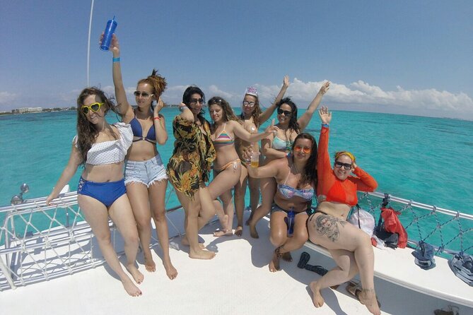 Catamaran Party Boat Cancun - What the four-hour option gives you