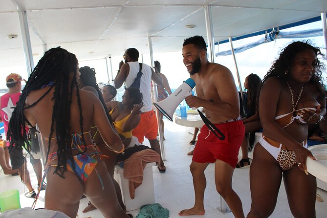 Catamaran Party Boat Cancun - Food, drinks, and snorkeling equipment