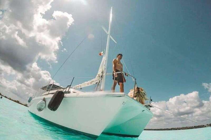 Catamaran party Isla Mujeres with drinks & lunch - A catamaran day built around music and drinks