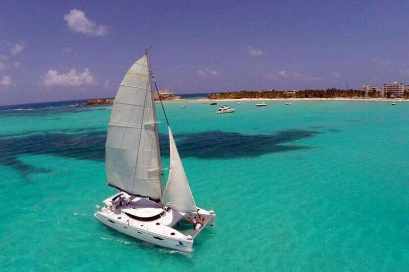 Catamaran party Isla Mujeres with drinks & lunch - Snorkeling in the Caribbean Sea