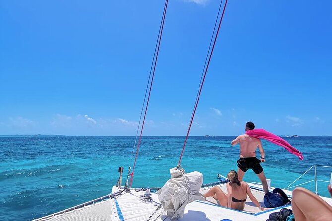 Catamaran to Isla Mujeres, Open bar, buffet, Beach Club Included - Starting at Marina Las Perlas in Cancun
