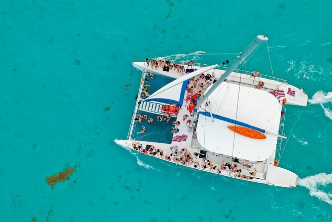 Catamaran Tour to Isla Mujeres Open bar and Lunch - One hour to see the center of Isla Mujeres