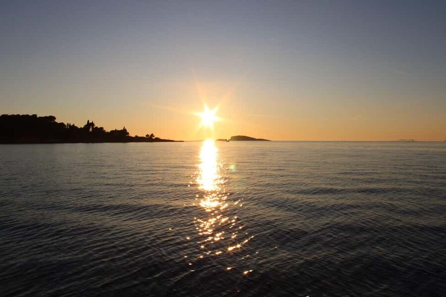 Cavtat: Romantic Sunset Cruise with Unlimited Drinks - Comfort, sound, and the small-boat setting