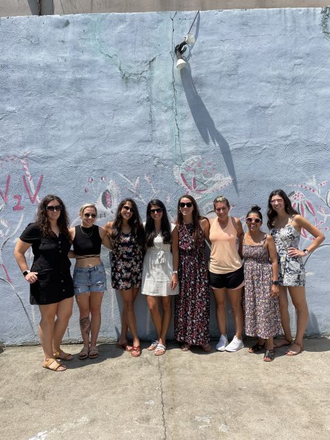 Charleston: King Street Shopping Tour with Drinks - A shopping walk with a social start