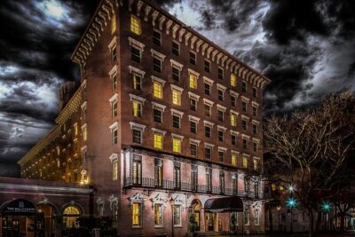 Charleston’s Spirits & Spirits Haunted Pub Crawl