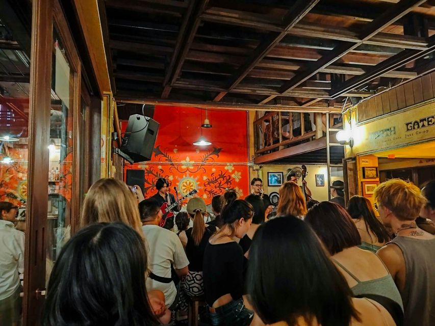 Chiang Mai: Chiang Mai Bar Hopping Guided Night Tour - Riding a rod dang to the river