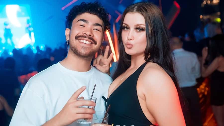 Chiang Mai Pub Crawl: 4 Venues, Beer Buffet & VIP Entry - The second stop brings more music and movement