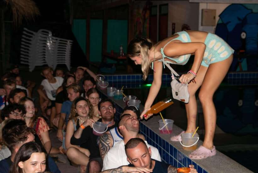 Chiang Mai Pub Crawl: The Best Nightlife in Town! - Starting at Revolution Hostel at 8pm