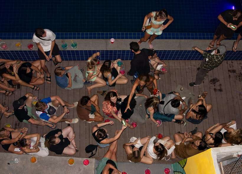 Chiang Mai Pub Crawl: The Best Nightlife in Town! - Ending with DJs, dancing, and a nightclub