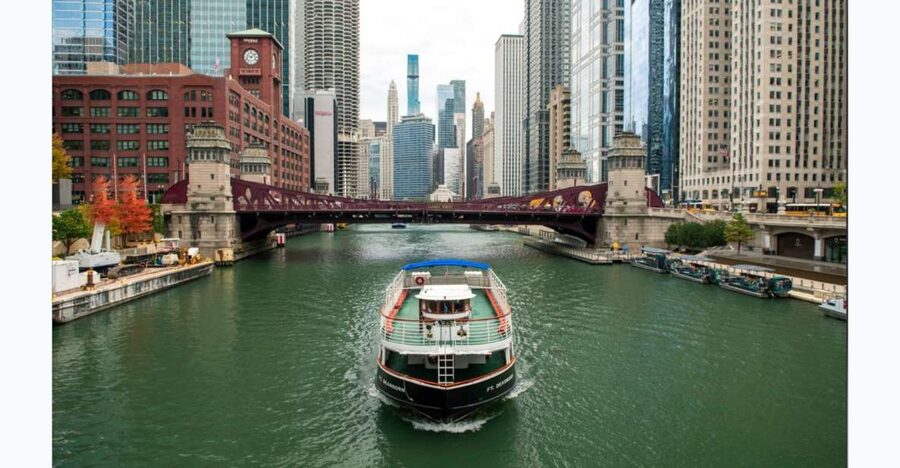 Chicago: Architecture Boat Tour with Drinks - Photography from the river