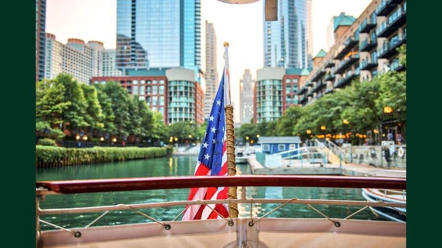 Chicago: Architecture Boat Tour with Drinks - Who might choose something else?