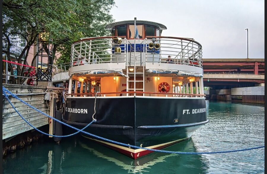 Chicago River: Guided Sunset Cocktail & Architecture Tour - Why the Chicago River is the right place for an architecture tour