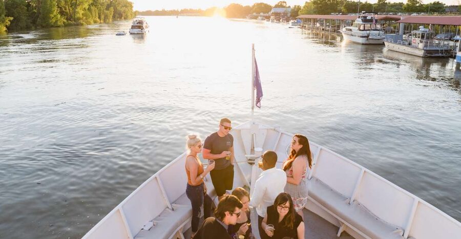 City Cruises Sacramento: Cocktail River Cruise - The first minutes onboard