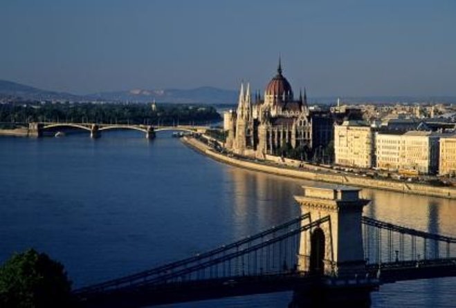 Cocktail Cruise and City Views on the Danube in Budapest - Key things to know before you book