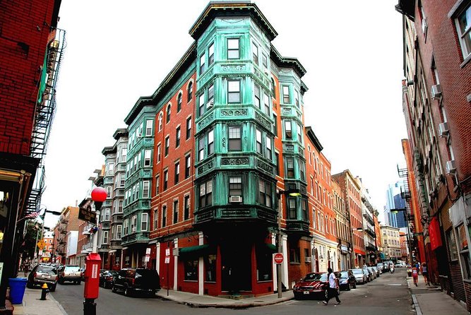 Cocktails & Cannoli: Boston's North End Dessert Tour - Why the North End works so well for a food walk